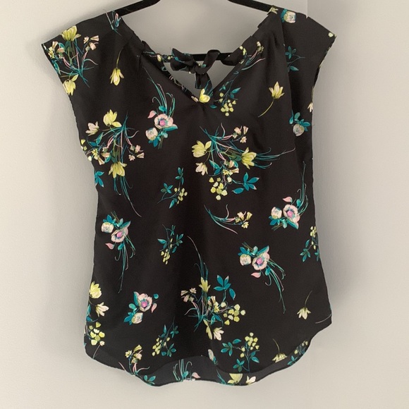 Women’s small black top - Picture 2 of 3